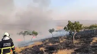 Batman’da anız yangını itfaiye ekipleri tarafından söndürüldü