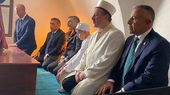 İçişleri Bakanı Çiftçi, şehre yaptığı ziyarette tarihi türbeyi ziyaret etti