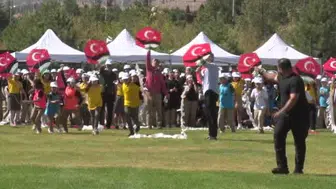 Gazzeli çocukların mutluluğu için gökyüzüne uçurtma yükseldi
