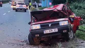 Rize'de tır, arızalanan otomobile çarptı: 1’i ağır 2 yaralı