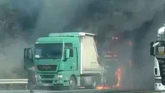 Esenyurt'ta tır yangını panik yarattı