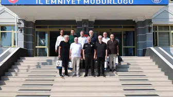 Mersin emniyet müdürü, emekli meslektaşlarıyla bir araya geldi