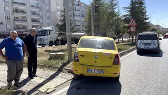 Çorum'da tır ile taksi çarpıştı: Yaralı sürücünün durumu ciddiyetini koruyor