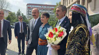 Eğitim yatırımlarını yerinde değerlendiren bakan tekinden bilişim ziyareti