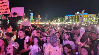 Selendi'de coşkulu festival: Merve Özbey hayranlarıyla buluştu