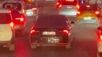 Diyarbakır'da sürücüler, itfaiye aracına yol vermek için fermuar sistemini kullandı