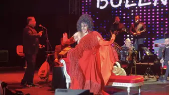 Bülent Ersoy Bursa'da sevenleriyle buluştu: Kuşadası'ndaki olayları unutturdu