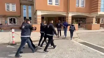 Kastamonu'da etek giyip iş yeri kurşunlayan şüpheliler yakalandı