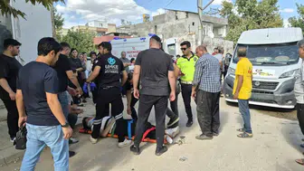Adıyaman'da motosiklet ile servis aracı çarpıştı, 1 kişi yaralandı