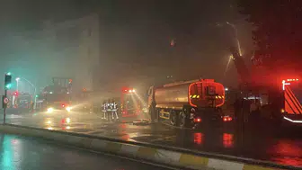 Esenyurt'taki lastikçi dükkanında yangın 5 iş yerine sıçradı