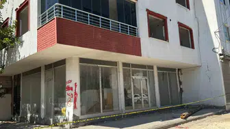 Hasarlı bina, deprem sonrası Adıyaman'da korku yarattı