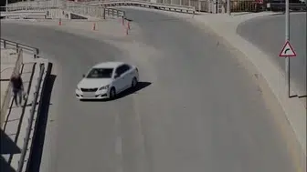 Kırıkkale'de ehliyetsiz sürücünün hamlesi dronla kaydedildi