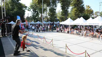 İnegöl gastronomi festivalinde renkli anlar, retrobüs coşkusu