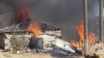 Yangın felaketi Yozgat'ta iki evi yaktı, bir köpek hayatını kaybetti