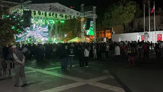 Kula'nın kurtuluşu kutlanırken Zeynep Dizdar sahne aldı