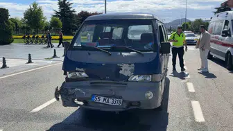 Samsun'da minibüs, SUV araca çarptı: Sürücü hastaneye kaldırıldı
