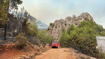 Mersin'de orman yangınına havadan ve karadan müdahale sürüyor
