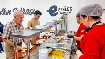 Efeler'de vatandaşların sağlıklı beslenmesine katkı sağlayan Kent Lokantası