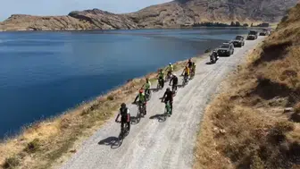 Van Gölü'nün doğal güzellikleri keşfedildi: Doğaseverler pedal çevirdi