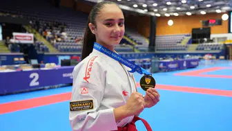 Yüsra Bozbey, İsveç'te düzenlenen karate şampiyonasında altın madalya kazandı