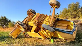 Beyşehir’de biçerdöver devrildi, operatör hastaneye kaldırıldı