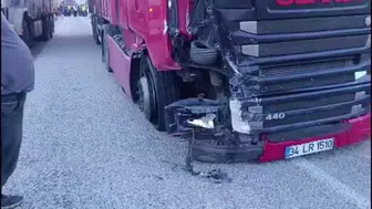 Malatya'da tır ve otomobil çarpıştı: 5 kişi hastaneye kaldırıldı