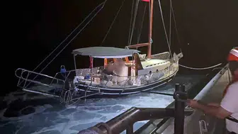 Marmaris açıklarında arızalanan yelkenli tekne kurtarıldı