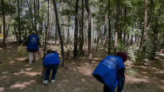 Gönüllü gençlerin çevre temizliğiyle doğaya sahip çıktıkları etkinlik