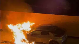Batman’da park halindeki otomobilin kundaklanma anı kamerada