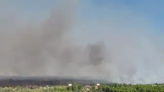 Antalya'nın Aksu ilçesindeki orman yangınında tahliye edilen haneler artırılıyor