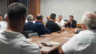 Karabük'te muhtarlarla buluşan başkan, mahallelerin sorunlarını dinledi