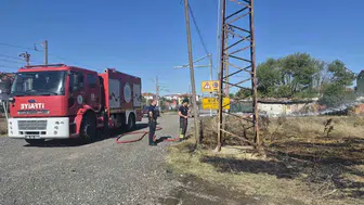 Muratlı'da boş arazide çıkan yangın itfaiye tarafından kontrol altına alındı