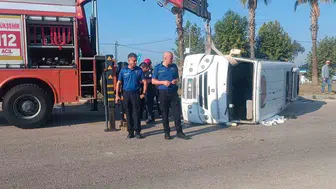 Ceyhan'da trafik kazası: Minibüs şoförü hayatını kaybetti, 3 kişi yaralandı