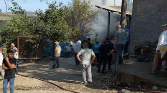 Sakarya'da iki katlı evdeki yangın itfaiye ekipleri tarafından söndürüldü