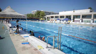 Mersin'de ücretsiz yüzme kursları büyük ilgi gördü: 4 bin 200 kişi eğitim aldı