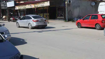Hatay'da bisikletli çocuk hafriyat kamyonunun kör noktasında ölümden döndü