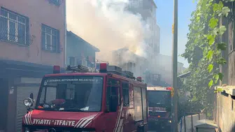 Beyoğlu'nda yangın paniği: İki katlı iş yerinde alevler yükseldi