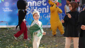 Bilecik'te sünnet şöleni coşkusu: Nostaljik otobüsle şehir turu
