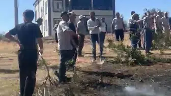 Yangın, bozkırda saman balyalarını tehdit etti: Vatandaşlar devrede