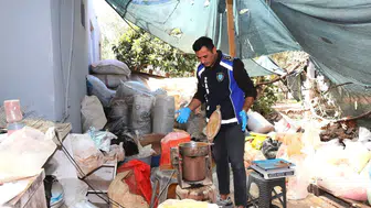 Antalya'da merdiven altı işletmeye denetim: Yarım ton keçiboynuzuna el konuldu