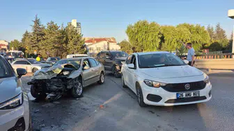 Eskişehir'de zincirleme kaza: 4 araç çarpıştı, 3 kişi yaralandı