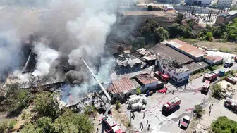 Tuzla'daki fabrika yangını kontrolden çıkmadan kısmen kontrol altına alındı