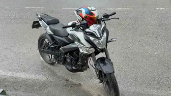 Otomobile çarpan motosiklet sürücüsü hastaneye kaldırıldı