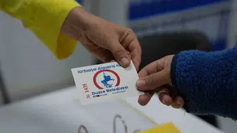 Düzce Belediyesi'nden öğrencilere kırtasiye desteği başladı