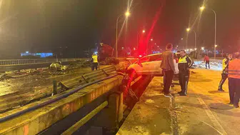 Afyonkarahisar'da tır ve otomobiller çarpıştı: 1 ölü, 7 yaralı