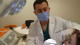 Çene kemiği erimesi tedavisi implant sürecini etkilemiyor