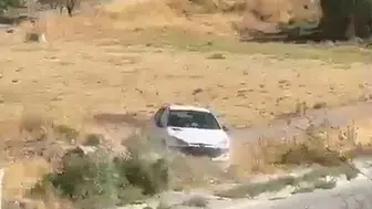 Adıyaman'da el freni çekmeyen otomobil yokuşta kontrolden çıktı