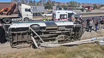 Çerkezköy'de minibüs devrildi: 1 bebek ve 2 çocuk yaralı