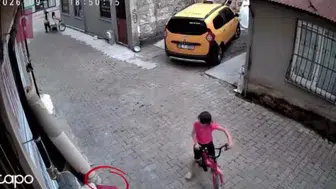 Minik Nehir'in bayrak sevgisi: Vali Koç'tan anlamlı ödül