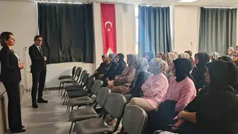 Altıntaş'ta 8. sınıf velileriyle eğitim ve sınav hazırlıkları değerlendirildi